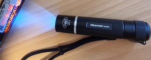 UV-1 - ficklampa med ultraviolett ljus